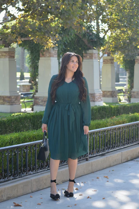 Boutique Styles Tulla Emerald Green Midi Dress (Plus Size Available)