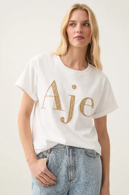 Chic Outfits Within Embellished Logo Tee